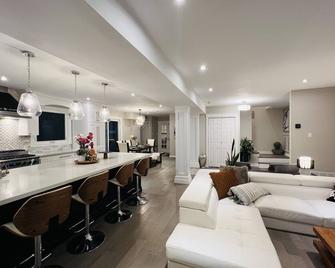 Luxurious Home in Mississauga Golf and Country Club - Mississauga - Salon
