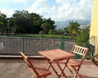 Grand Studio Meublé à 5min à Pieds de la Plage et Restaurants - Les Trois-Ilets - Balkon