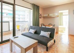 Nice apartment in Malgrat de mar with 1 Bedrooms, Internet and Outdoor swimming pool - Malgrat de Mar - Wohnzimmer