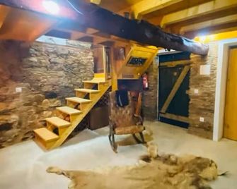 Tranquil 3-bedroom House Retreat Near River Beach - Pampilhosa da Serra - Escaleras