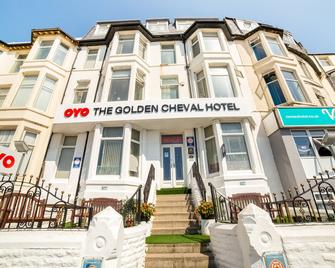 OYO The Golden Cheval Hotel & Shisha Bar - Blackpool - Building