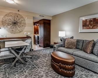 2 Connecting Suites at a Hotel - Kennesaw - Вітальня