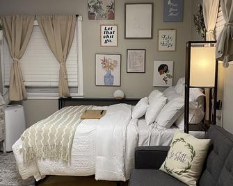 Cozy Studio With Private Patio And Heated Pool - Buena Park - Chambre