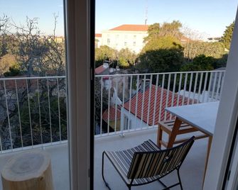 Villa Graça -Hostels and Apartments - Santarém - Balcony