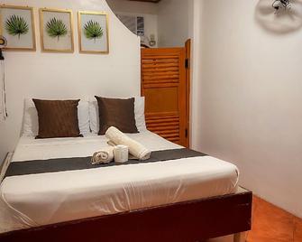 Harleys Pub And Hotel - Olóngapo - Habitación