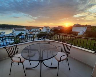Apartments Amfora - Barbat - Balcón