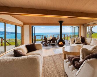 Spectacular Bolinas Oceanfront Retreat - Bolinas