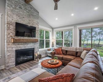 New Construction Stonehedge View, Dog Friendly - Egg Harbor - Living room