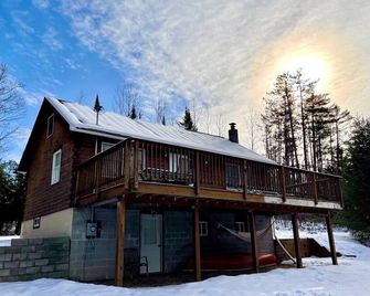 White Mountain Log Cabin - Lisbon - Building