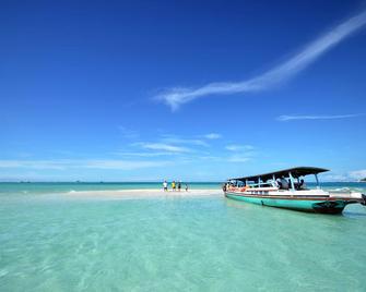 Rock and Wreck Dive Resort - Tanjung Pendan - Plage