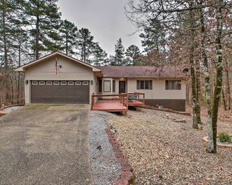 15 Mi to Hot Springs Nat'l Park: Home w/ Fire Pit! - Hot Springs Village - Edificio