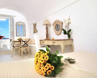 Onar Villas - Oia - Essbereich