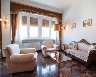 Elegant apartment canal view - Venice - Living room