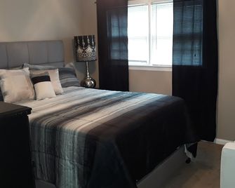 Lovely 4 Bedroom Vacation Home - Riverdale - Bedroom