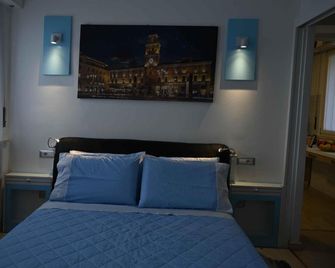 intero appartamento con giardino e colazione Dario - Parma - Schlafzimmer