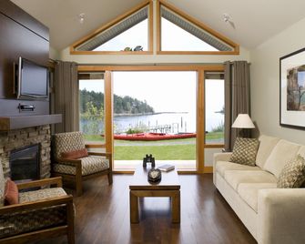 Mayne Island Resort - Mayne Island - Living room