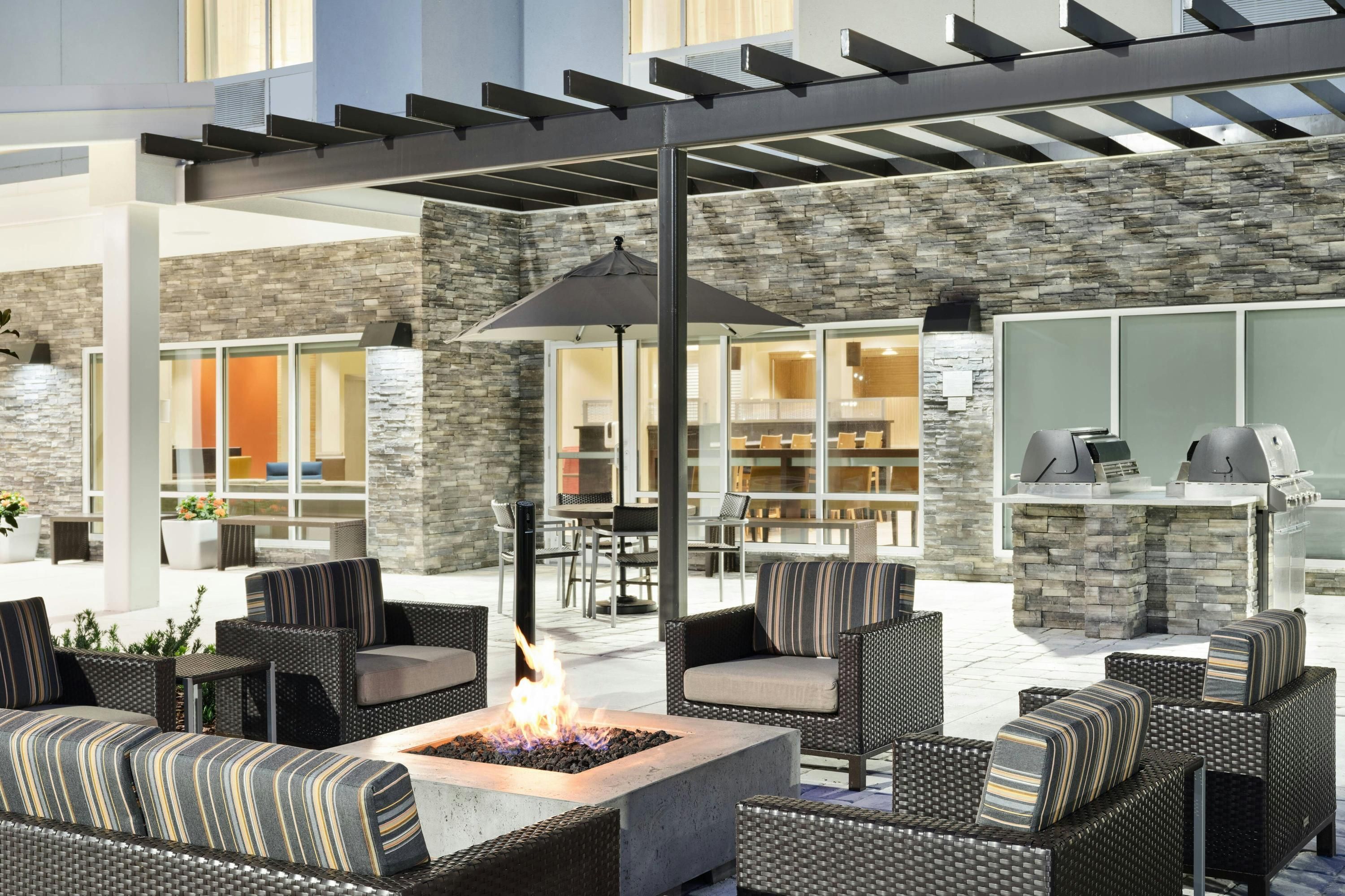 TownePlace Suites by Marriott Leesburg - Leesburg - Terasa