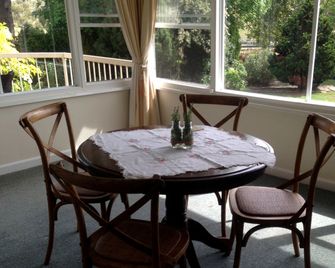 Private Accommodation with Delicious Breakfast in Walcha, New South Wales - Walcha - Comedor