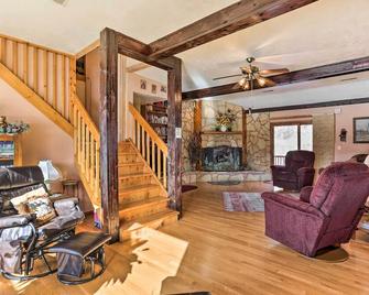 South Dakota Vacation Rental Near Mount Rushmore - Hermosa - Sala de estar