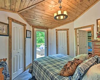 Renovated Highlands Cottage 3 Miles to Downtown! - Highlands - Bedroom