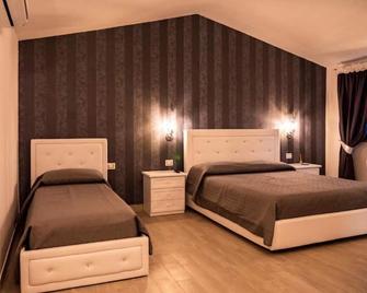 Le Rose - Nettuno - Camera da letto