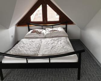 Bungalow At Heeder See With Sauna, Bath Tub, Plunge Pool, 8 Pers., Wi-Fi, - Dorpen - Спальня