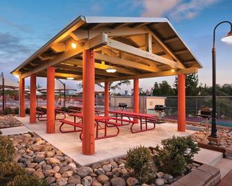 A True Treasure Resort in Gold Rush Country! - Angels Camp - Patio