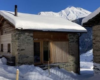 Gaeaeschi Leis - Vals - Outdoor view