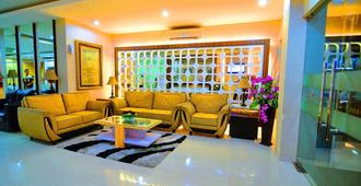Rangkayo Basa Halal Hotel - Padang - Lobby