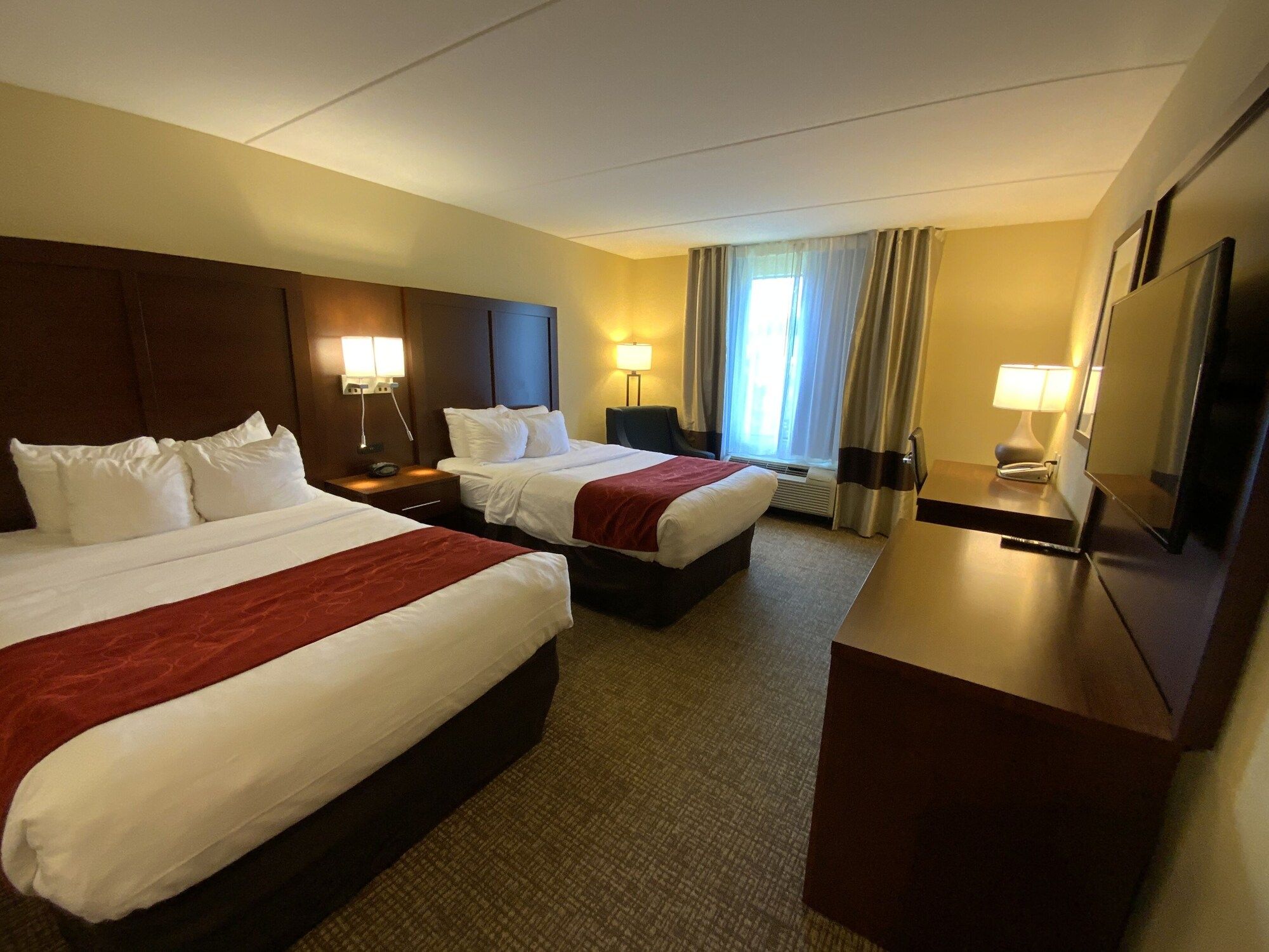 Bedroom view of Comfort Suites Fredericksburg North