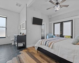 Downtown Lillington Loft - Lillington - Bedroom