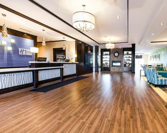 Holiday Inn Express & Suites Spruce Grove - Stony Plain By IHG - Spruce Grove - Front desk