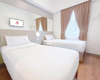 Red Planet Makati Amorsolo - Manila - Bedroom