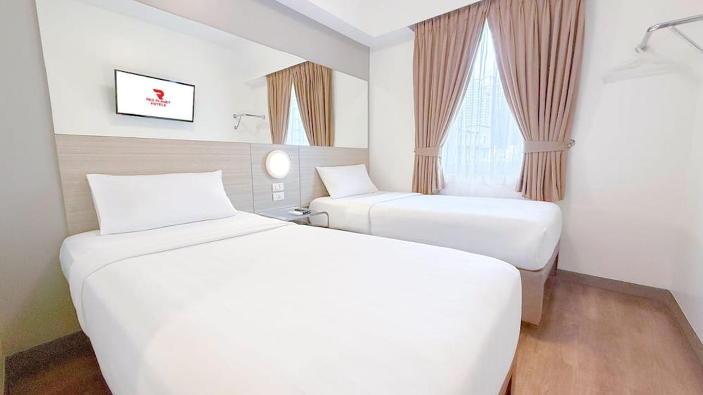 ريد بلانيت ماكاتي أمورسولو