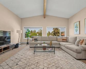 Spacious Home close to Coastal Trail and Downtown - Anchorage - Sala de estar