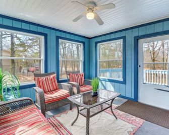 Pocono Retreat Access to Community Lake and Beach! - Albrightsville - Sala de estar