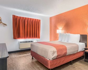 موتل 6 إلك جروف فيليدج، إلينوي - إلك غروف فيلاج - غرفة نوم