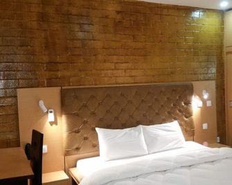 Eifell's Hotel's - Abiyán - Habitación