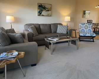 Poolside Resort Living with Mountain Views! - Оро-Вейлі - Вітальня