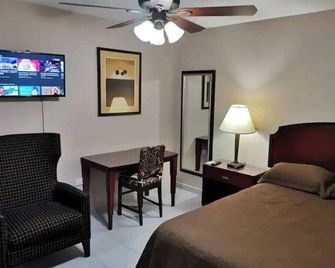 Very comfortable and safe independent room. - Los Mochis - Habitación