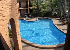 Oasis Inn Cairns - Cairns - Pool