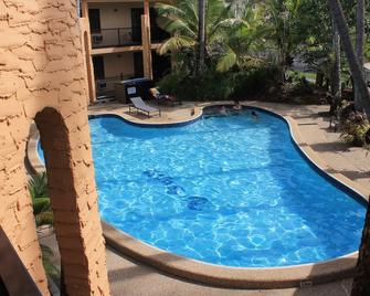 Oasis Inn Apartments - Cairns - Pool
