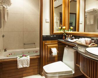 Hotel by the Red Canal - Mandalay - Baño