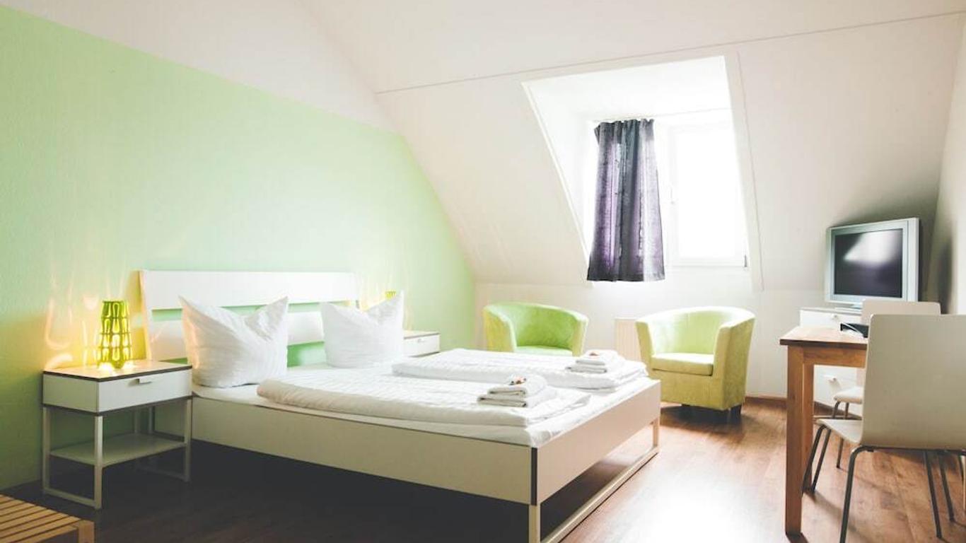 بيت شباب وضيافة ستاي إن