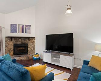 Kingsland Hideaway - 2 bed 2 bath Ensuite with High Speed Internet - Kingsland - Living room