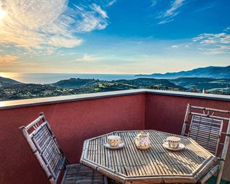 Meravigliosa Terrazza Vista Mare - Tresnuraghes - Balcón