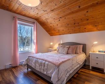 Lake front in the woods Newly furnished - Saint-Didace - Bedroom