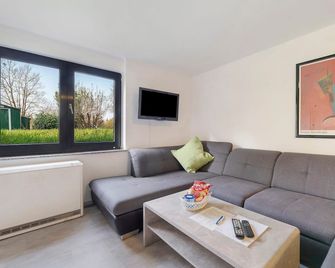 Neue und zentral gelegene Wohnung in Stuttgart - شتوتغارت - غرفة معيشة