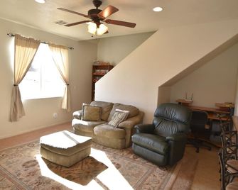 Star's Place near 3 Nat'l Parks - Family and Pet friendly - Kanab - Soggiorno