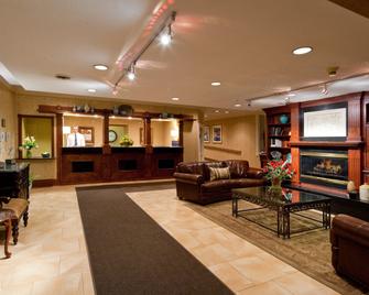 Holiday Inn Cleveland-Mayfield By IHG - Mayfield - Lobby